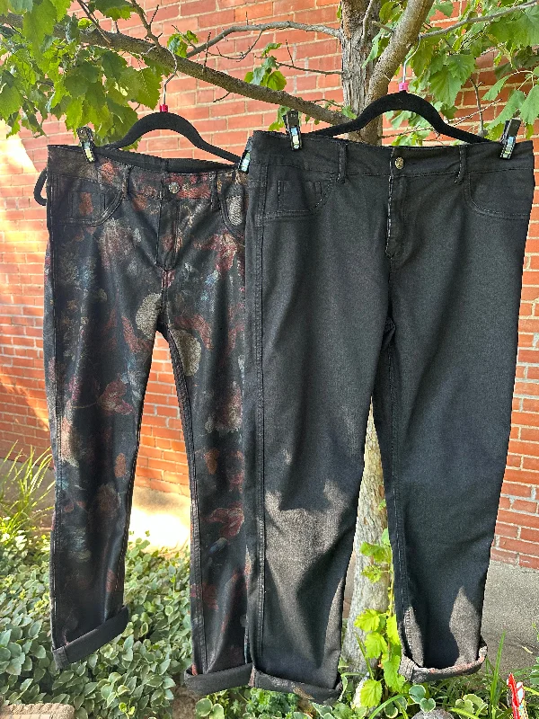 Black Floral Rev. Pant